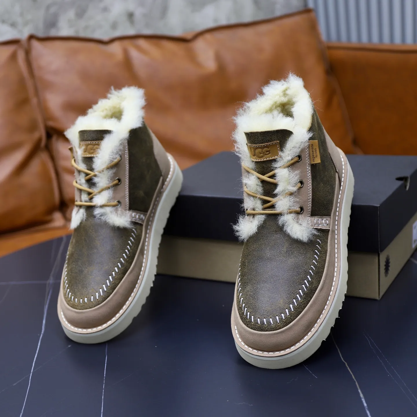 Ex-factory price: 620💰Thick wool imported from Australia Brand: UGG genuine purchase (fur integrated) Size: 39-44 (45 customized) Grade: Official website 1:1 Material: First layer of genuine leather waterproof and antifreeze upper Real wool lining Original non-slip and wear-resistant outsole Style category: Men's casual shoes Trendy style Comfortable on the feet Color: Official website color synchronization
